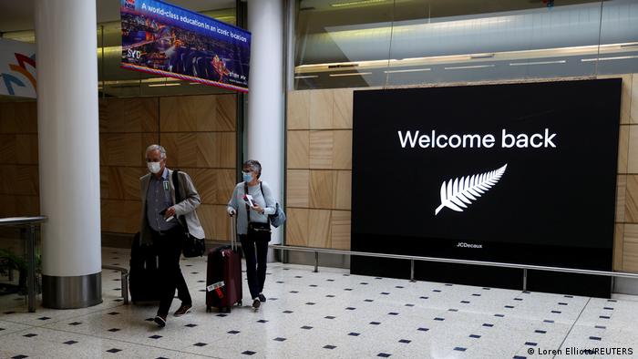 Australien | Ankunft Passagiere aus Neuseeland am Flughafen Sydney