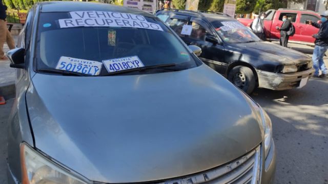 Policía recupera cuatro vehículos robados en Potosí y La Paz