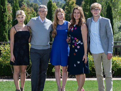 Bill y Melinda Gates junto a sus hijos Jennifer, de 24 años, Rory John, de 21 y Phoebe Adele, de 18 (Instagram@melindafrenchgates) 