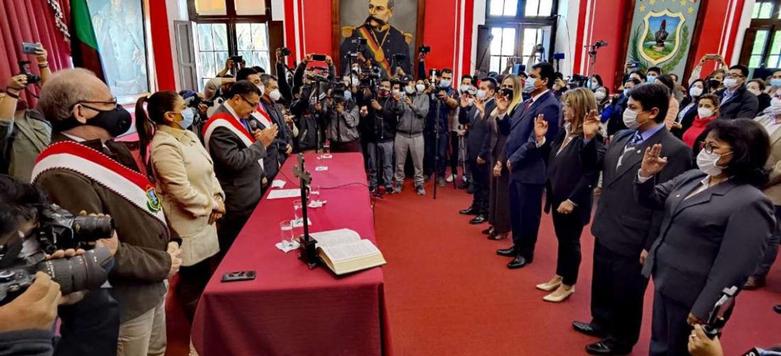 Posesión del gabinete de Oscar Montes, gobernador de Tarija
