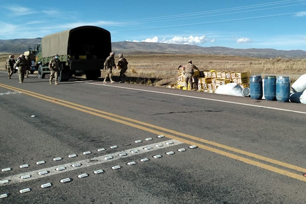 Camión con mercadería de contrabando en Oruro Foto: ABI