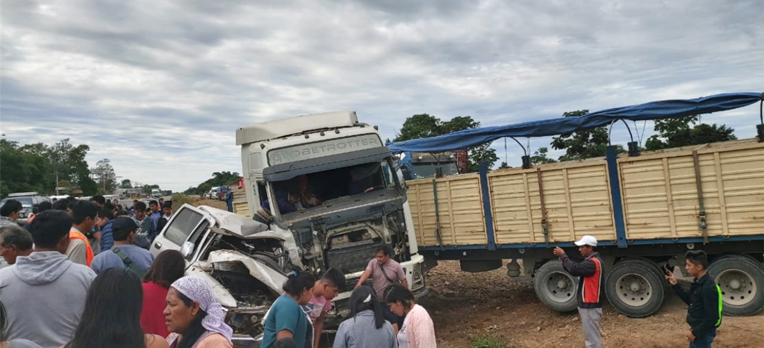 El accidente más grave fue protagonizaron por una camioneta y un camión. 