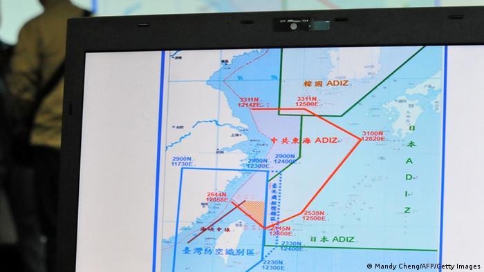 Foto de una pantalla con el mapa del ADIZ de Taiwan