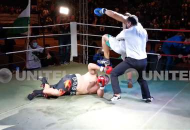 Tabares enfurecido agredió a Farah en el ring. Captura: Unitel