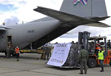 El 21 de marzo arribó a El Alto un cargamento de vacunas del mecanismo Covax. Foto: AFP