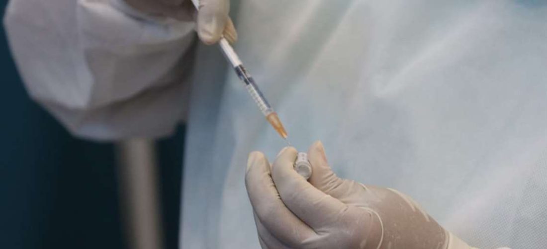 Foto El Deber: este jueves más de 16 personas fueron vacunadas en Santa Cruz.