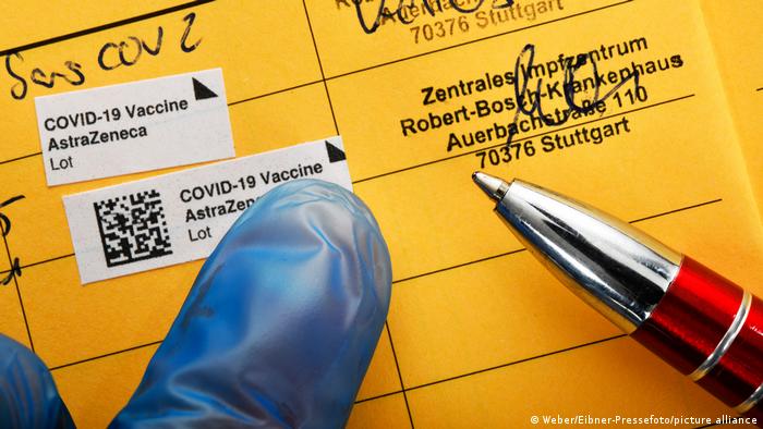 Un certificado de vacunación de la OMS es suficiente para ingresar a algunos estados miembros de la UE, pero no a todos.