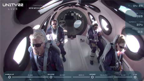 Richard Branson hace historia tras completar con éxito su primer viaje al espacio a bordo de la nave SpaceShipTwo