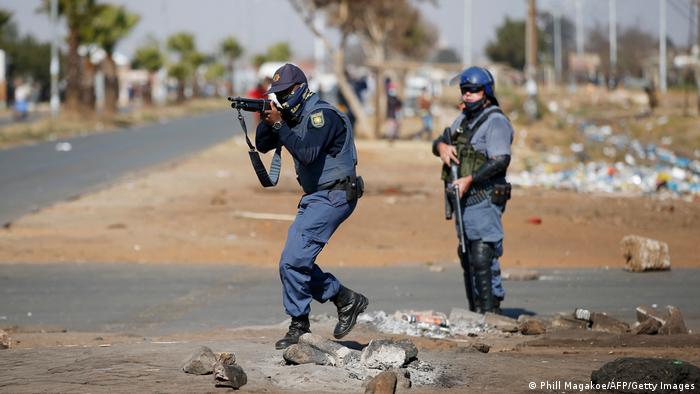 Weltspiegel | Katlehong, Südafrika | Schwere Unruhen und Plünderungen nach Verurteilung von Jacob Zuma