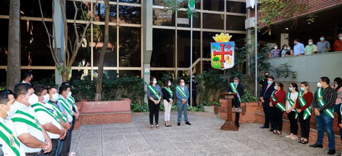 Asamblea Legislativa Departamental realizó homenaje a la bandera cruceña