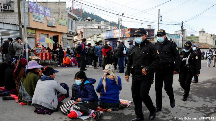 Foto de personas que protestan en Guatemala 