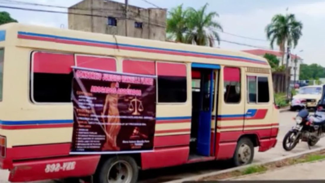 Un autobús en Bolivia se convierte en "oficina móvil" de asesoramiento legal. Foto: En hora buena PAT