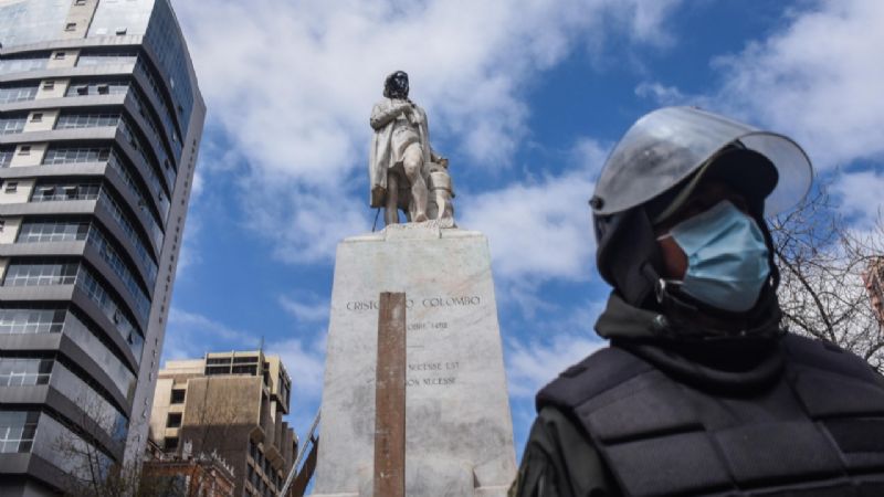 Alcaldía prepara acciones legales contra quienes vandalizaron la estatua de Colón