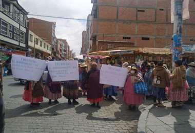 Vecinos de la zona 12 de octubre de El Alto 