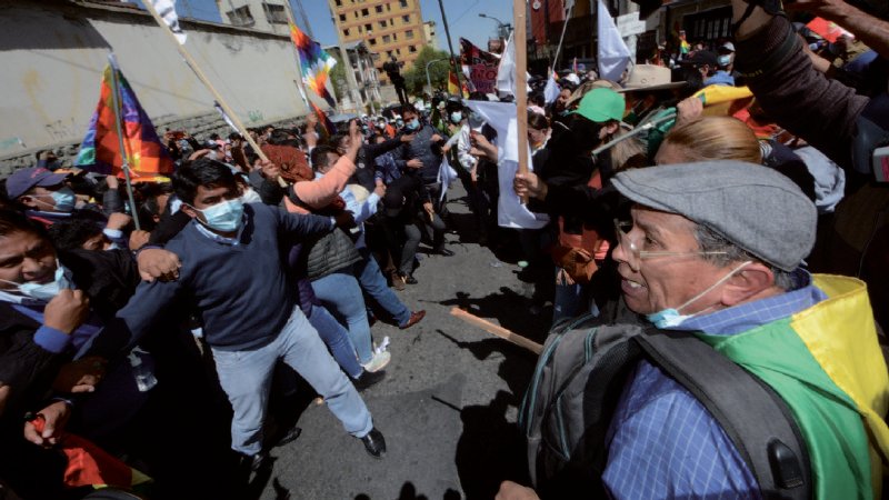 Marchas a favor y en contra de Añez reavivan la confrontación en Bolivia