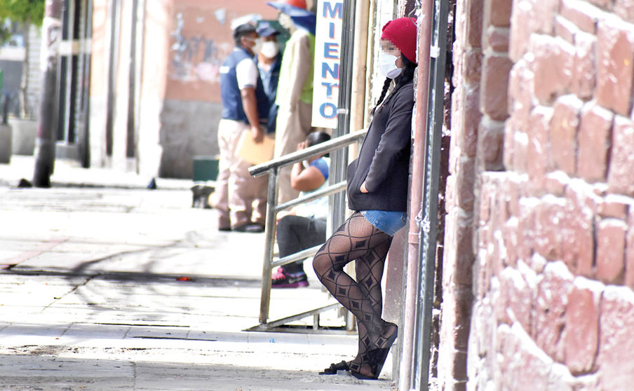 Imagen referencial de una trabajadora sexual en Cochabamba. DICO SOLÍS