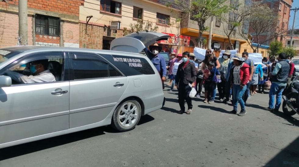 Entre clamores de justicia entierran a Juliana, víctima de feminicidio en Tarija