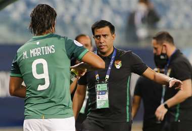 César Farías y el capitán Marcelo Martins