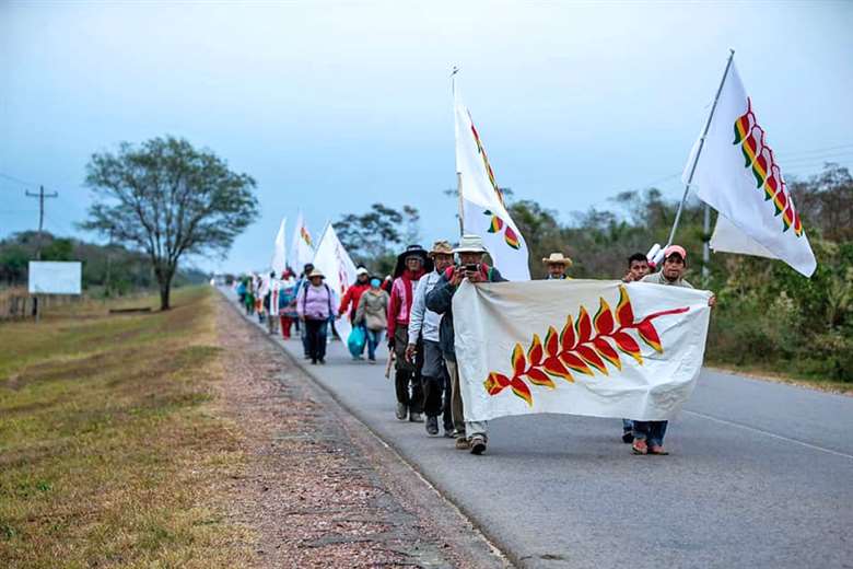 La marcha indígena recorre tierras cruceñas