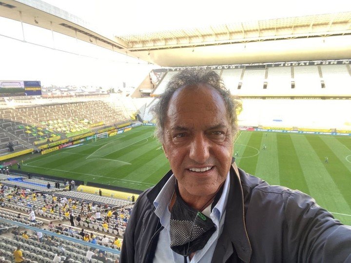 Daniel Scioli, en la previa del escándalo en el partido entre Brasil y Argentina.
