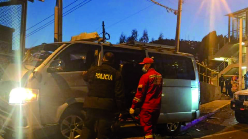 Accidente deja dos muertos y explosión perturba a La Paz