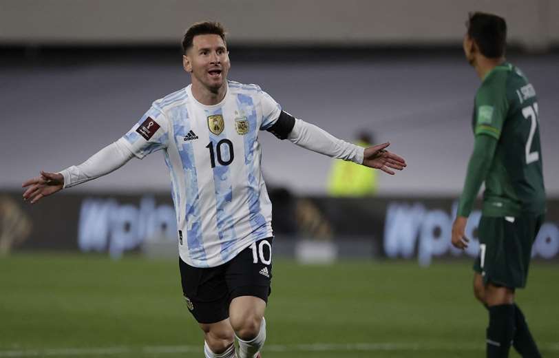 Messi festeja uno de los tantos anotados contra Bolivia
