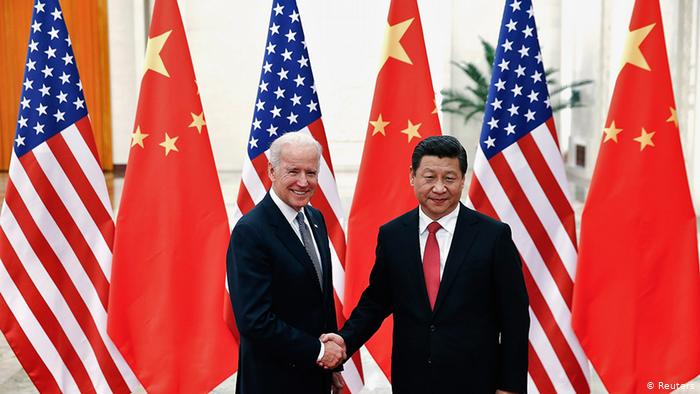 Foto de Joe Biden y Xi Jinping