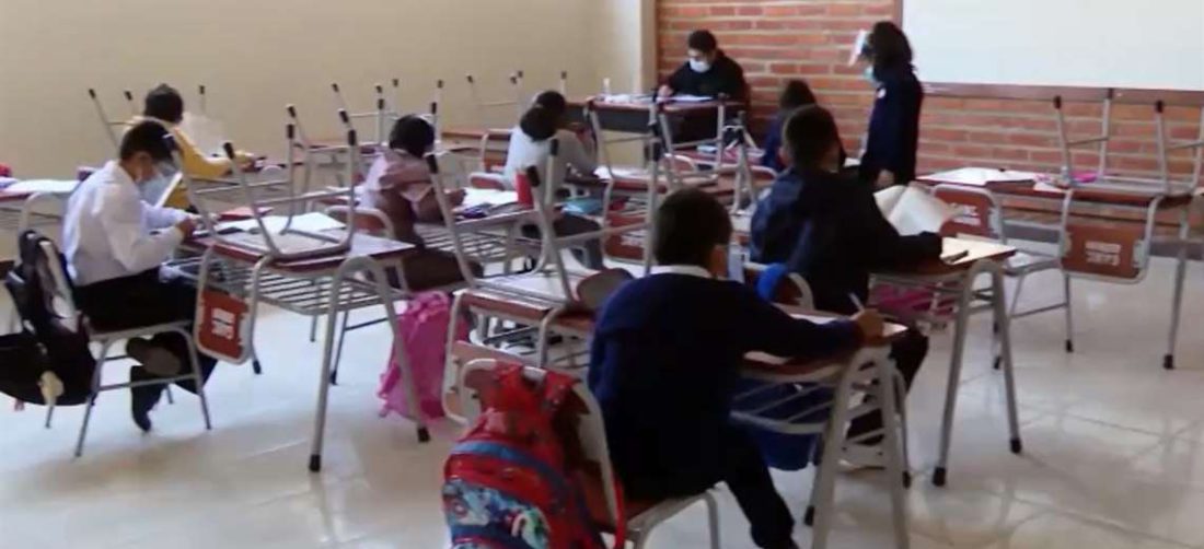 Desde hace tres meses colegios en Cochabamba pasan clases presenciales y semipresenciales