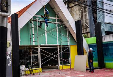 Los trabajos se aceleran en los pabellones de Expocruz / Foto: RRSS Fexpocruz