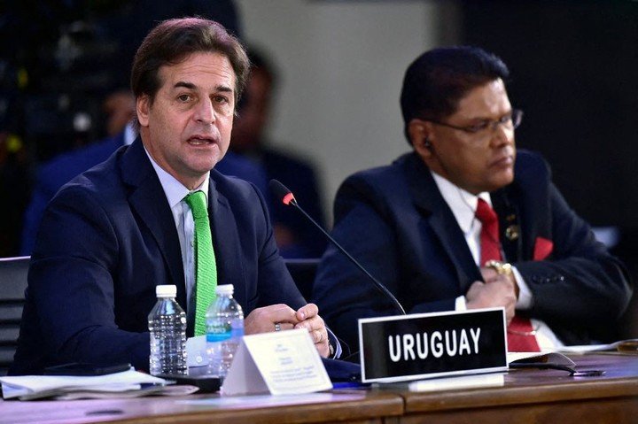 El presidente uruguayo, Luis Lacalle Pou, cuestionó la falta de democracia en Venezuela, Nicaragua y Cuba. (AfP)
