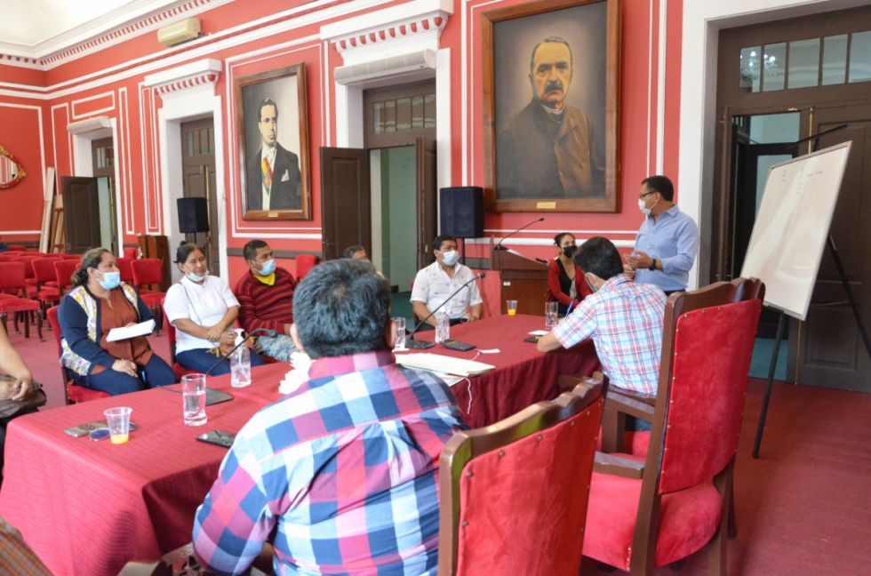 Montes prepara informe que ayude a definir futuro del IDH de Tarija