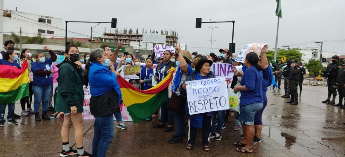 Bartolinas llegan a la Madre india por el día de la mujer boliviana. Foto: S. Vincenti
