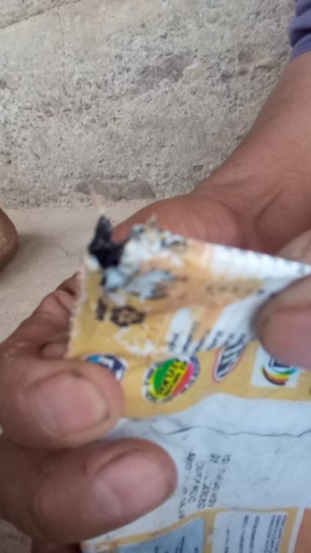 Denuncian hallazgo de un ratón en una bolsa de yogurt del desayuno escolar en Cochabamba