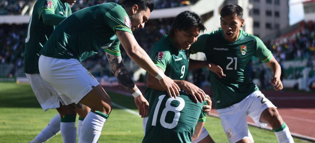 Bolivia festeja el gol marcado por Ramallo a los paraguayos - Foto: FBF