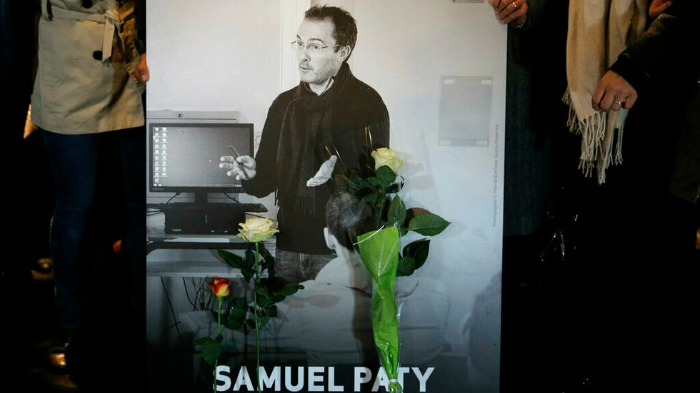 Samuel Paty, profesor de historia y geografía, fue asesinado tras mostrar caricaturas del profeta Mahoma durante una clase sobre libertad de expresión.