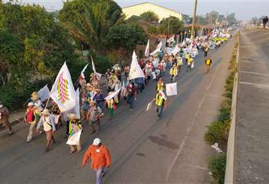 Los marchistas partieron de Cotoca y avanzaron unos kilómetros a Santa Cruz