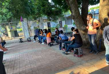 Los jóvenes acuden a vacunarse contra el Covid-19 / Foto: Silvana Assaff