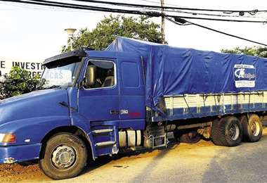 Este es el camión secuestrado con precursores químicos/Foto Fuat Lándivar