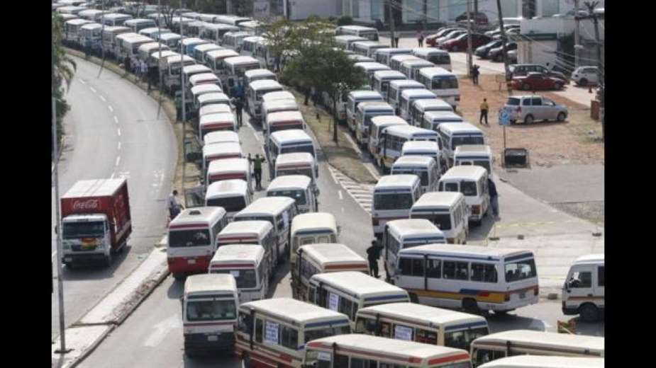 Transportistas se movilizan contra el BRT. Archivos