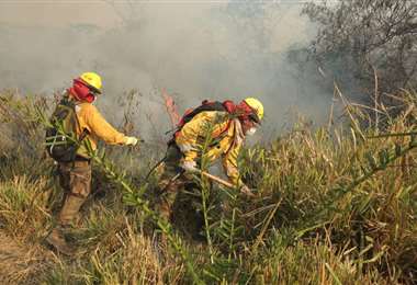 Los bomberos se mantienen en alerta en el municipio de Concepción.
