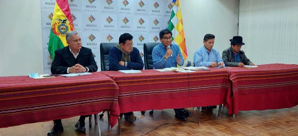 Los ministros Néstor Huanca y Remmy Gonzales piden a carniceros cumplir acuerdo firmado
