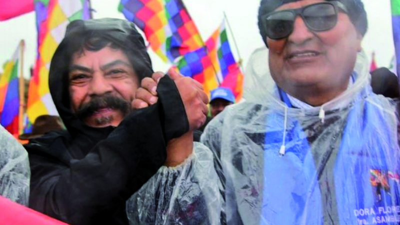 Dos embajadores son acusados de injerencia por marchar con Morales