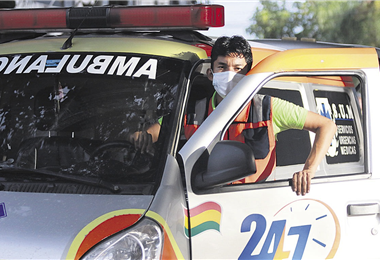 Henry Ceres, tiene 31 años y conduce una ambulancia. Foto: Jorge Gutiérre