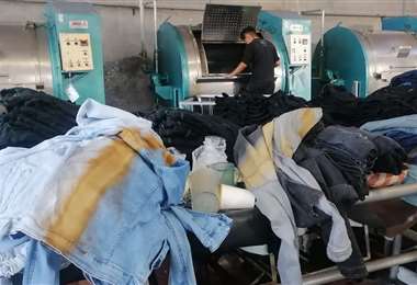 La industria textil boliviana debe competir con el contrabando