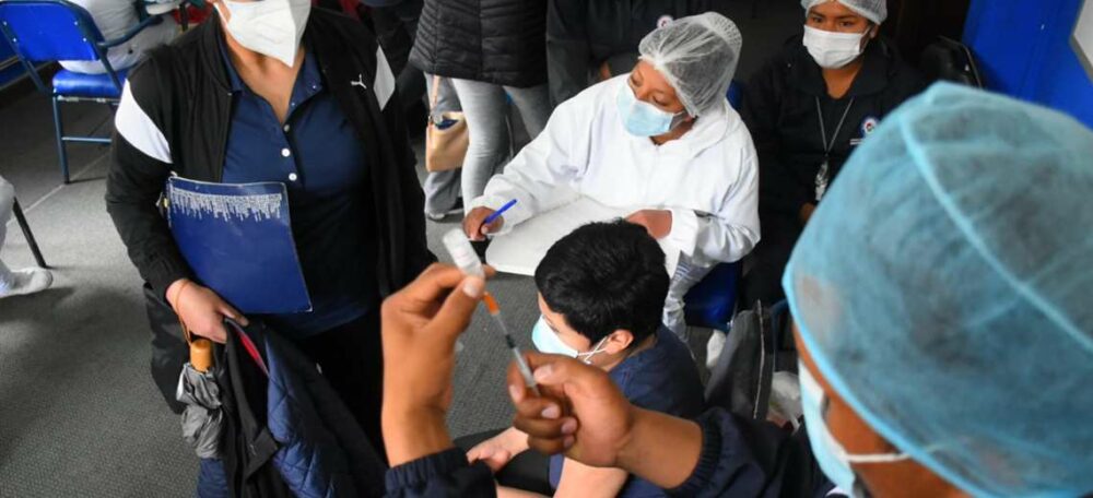 En La Paz empezó la vacunación a menores (Foto: APG Noticias)