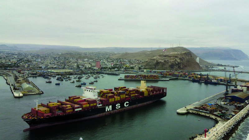Llega un gigante buque a Arica,  523 contenedores son de Bolivia