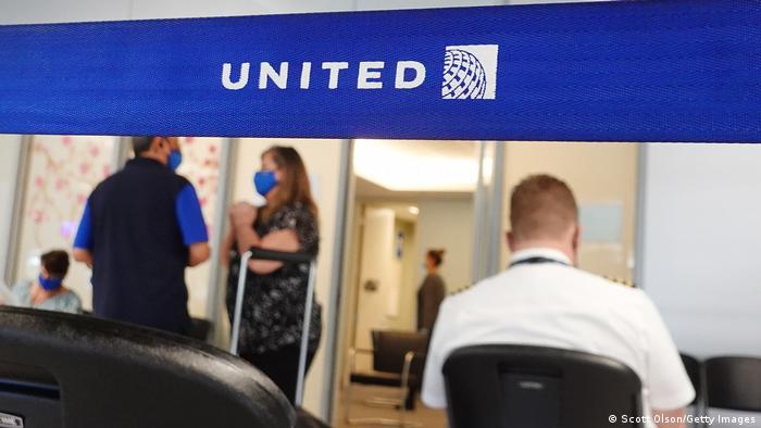 USA | Covid-19 Impfung des Personals der United Airlines