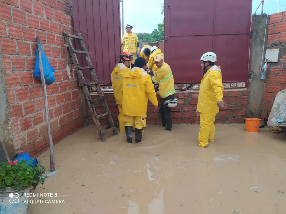 Prolongada lluvia inundó 12 barrios en Tarija 