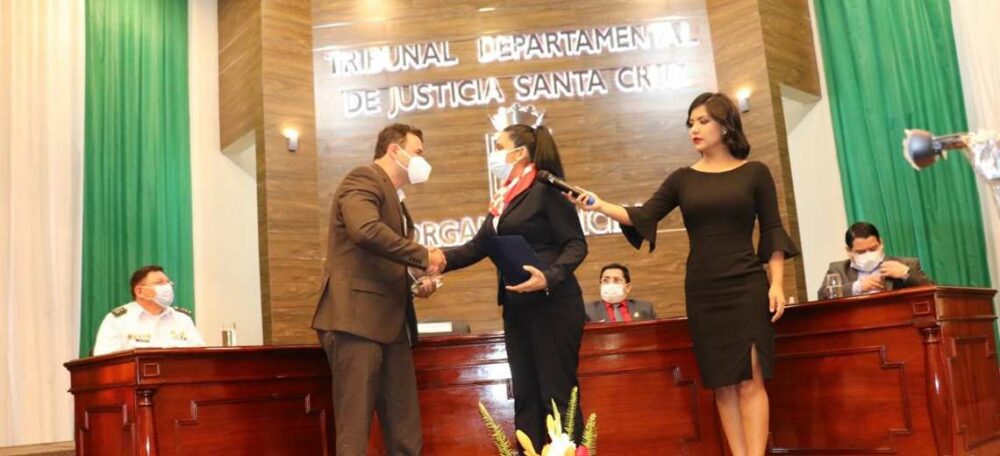 Acto de inauguración del año judicial, en Santa Cruz. Reconocimiento a magistrado por Sant