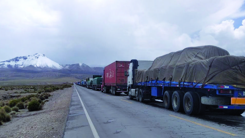 Gobierno pide a Chile ampliar horario a transportistas para descongestionar la frontera